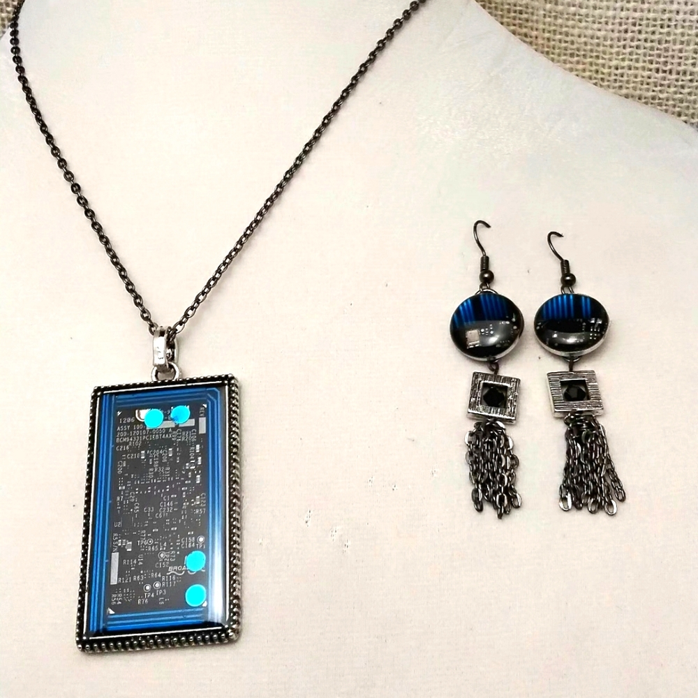 GEEK BLING- Hand crafted electronic jewelry